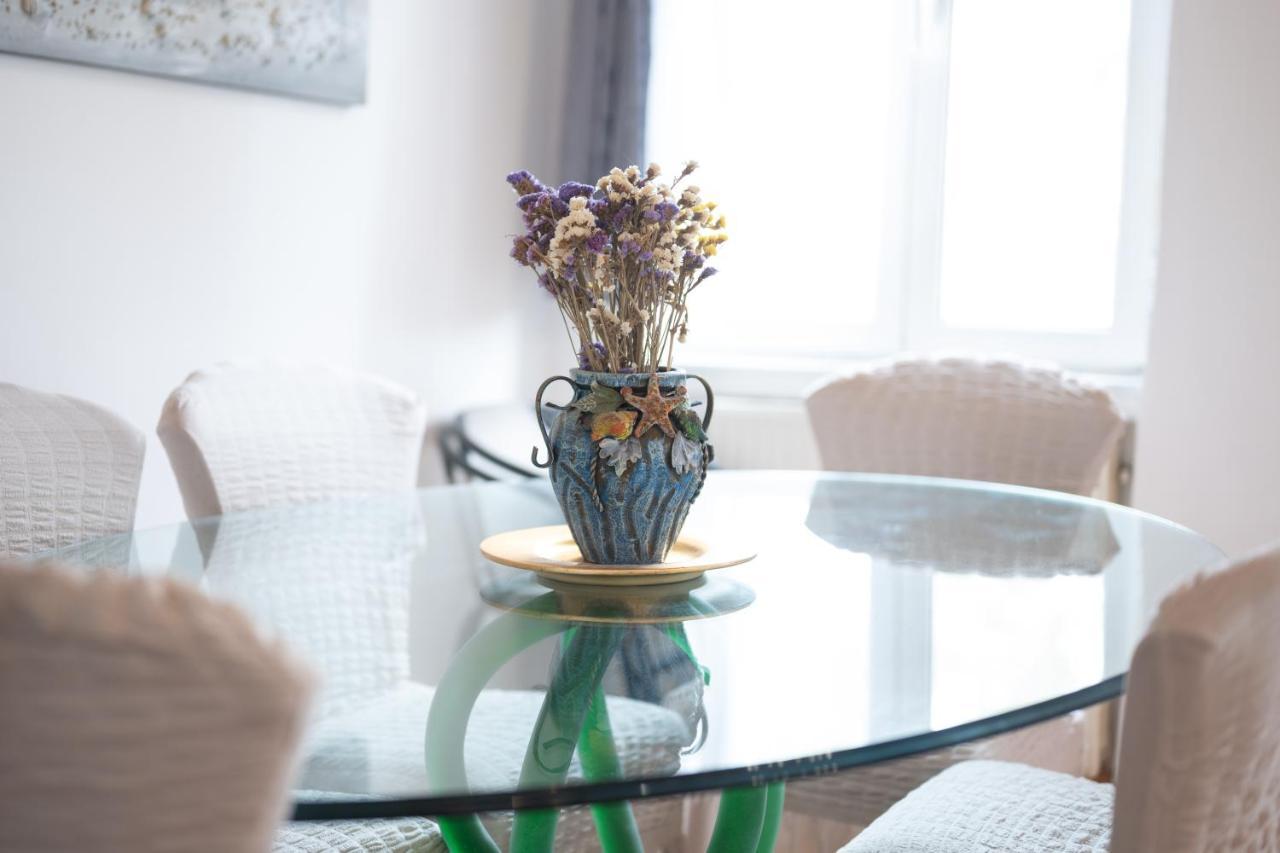 Theofanis Giannoulis Apartment *